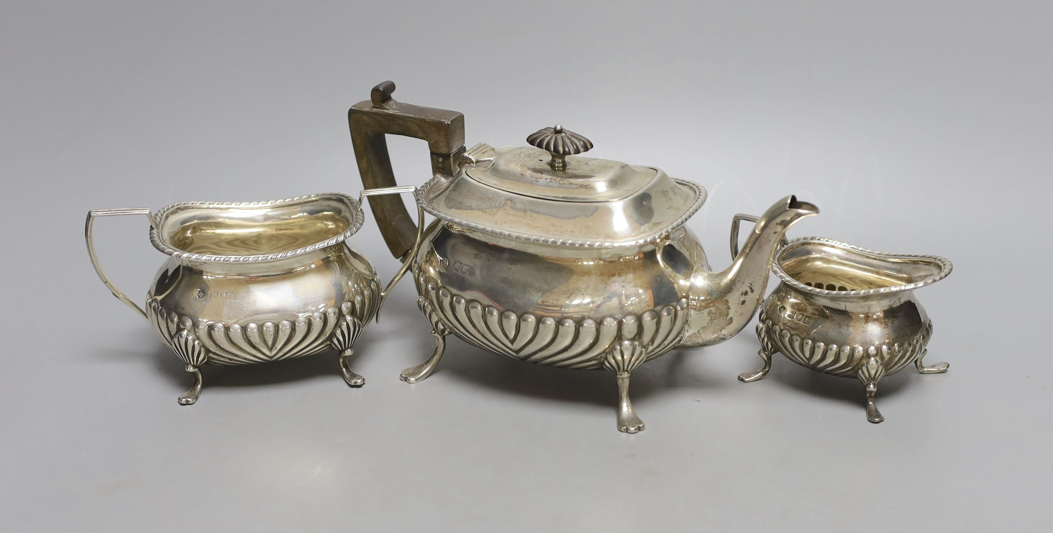 An Edwardian silver three piece bachelor's tea set, William Hutton & Sons, London, 1903, gross 17 oz.